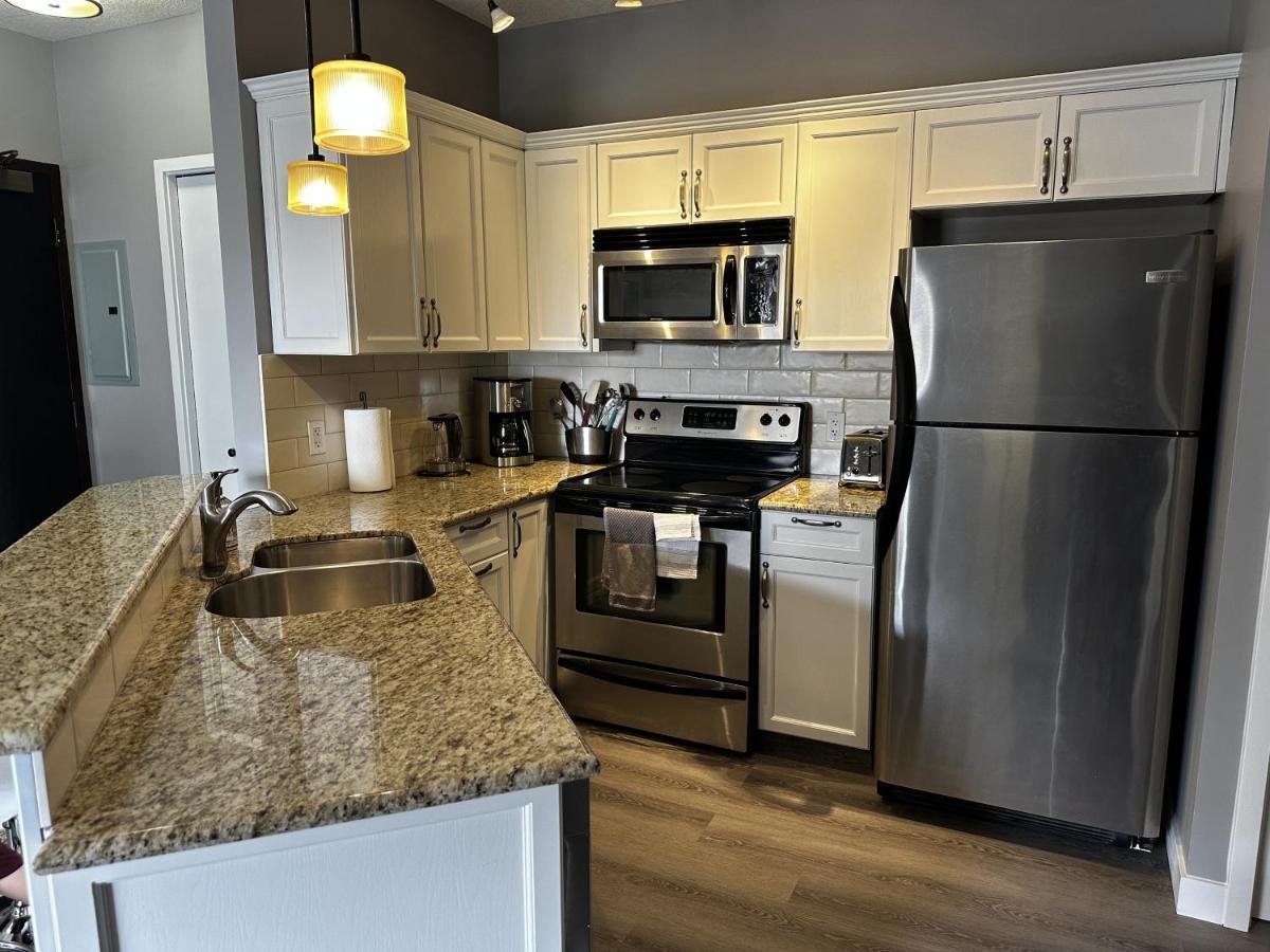 Luxury Two Queen Beds Condo - Grande Rockies Resort Indoor Parking Pool Hot Tub Gym 캔모어 외부 사진