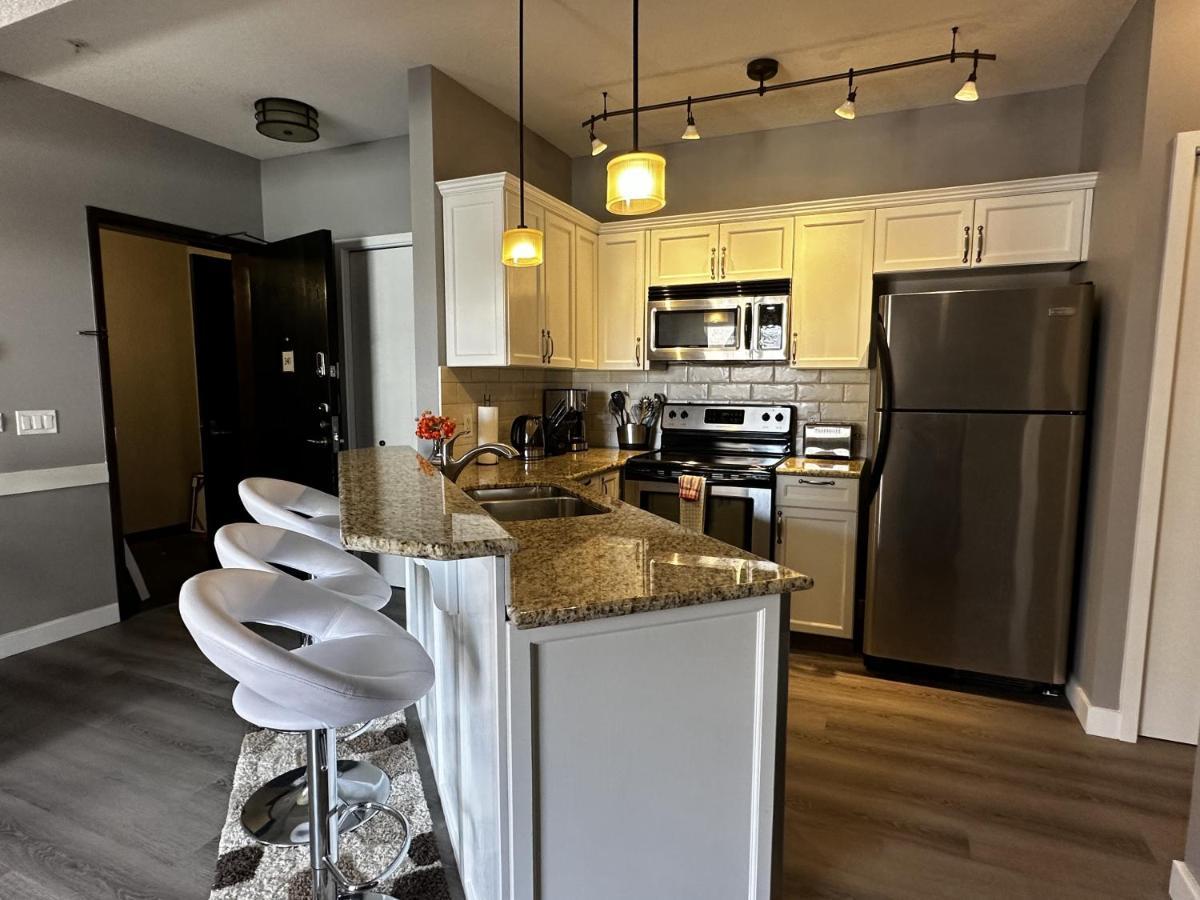 Luxury Two Queen Beds Condo - Grande Rockies Resort Indoor Parking Pool Hot Tub Gym 캔모어 외부 사진